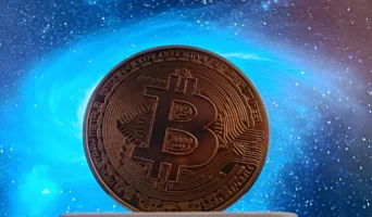 Криптокосмическая программа: кто и зачем запустил биткоин на околоземную орбиту